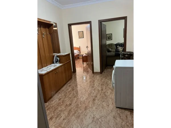 Tirane, jepet me qera apartament 3+1 Kati 2, 85 m² 500 € 