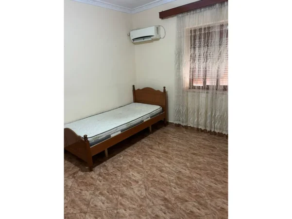 Tirane, jepet me qera apartament 3+1 Kati 2, 85 m² 500 € 