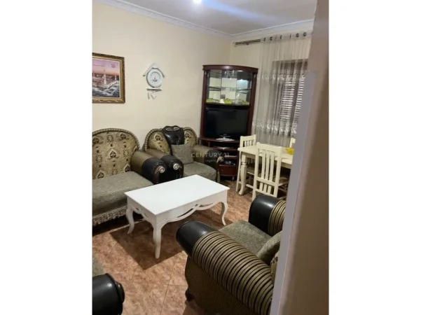 Tirane, jepet me qera apartament 3+1 Kati 2, 85 m² 500 € 