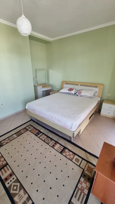 Jepet me Qera Apartament 1+1 tek Rruga e Durresit