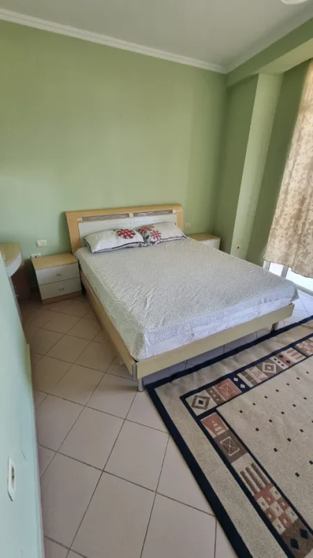 Jepet me Qera Apartament 1+1 tek Rruga e Durresit