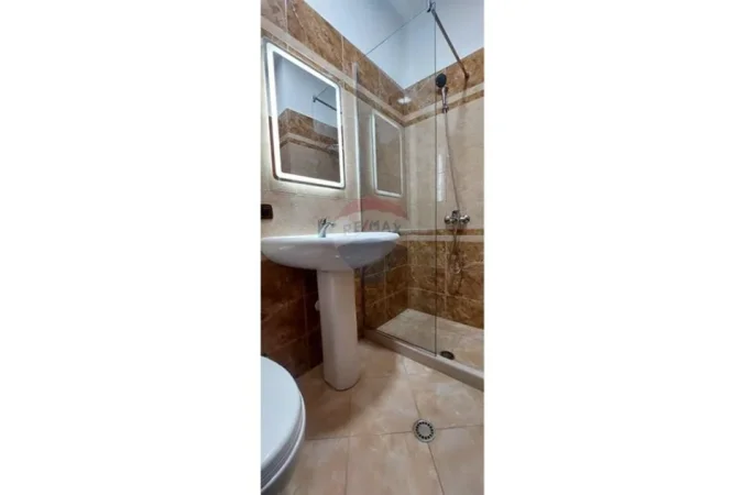 Vlore - Lungomare, jepet me qera apartament 2+1 Kati 5, 78 m² 500 € (Rruga Dhimitër Konomi, Vlore)