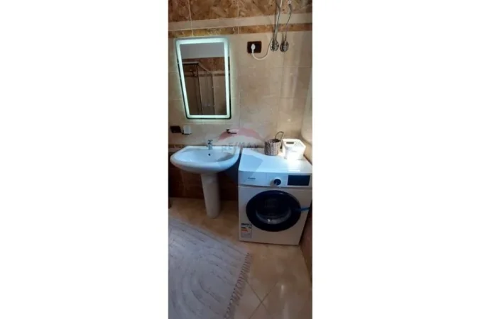 Vlore - Lungomare, jepet me qera apartament 2+1 Kati 5, 78 m² 500 € (Rruga Dhimitër Konomi, Vlore)