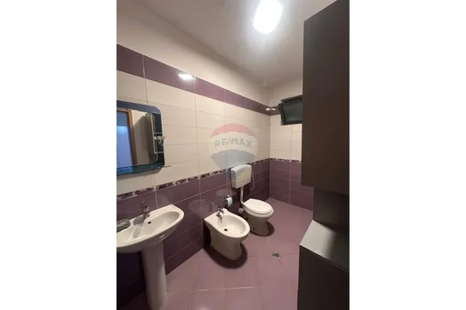 Tirane, jepet me qera 2+1 , 160 m² 650 € (Rruga Qemal Stafa)