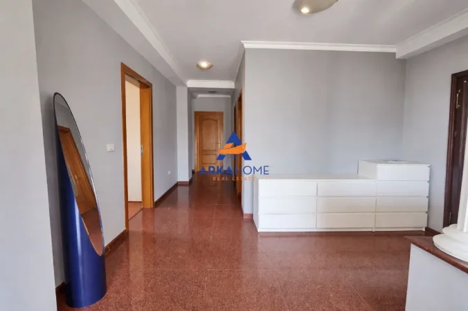 Tirane, shitet apartament 3+1+Ballkon Kati 5, 155 m² 650.000 € 