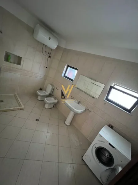 Tirane, jepet me qera apartament 1+1+Ballkon Kati 1, 73 m² 420 € (QYTET STUDENTI)