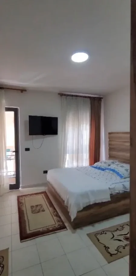 Tirane, jepet me qera apartament 1+1 Kati 5, 70 m² 550 € (Komuna e Parisit ,rruga Medar Shtylla)