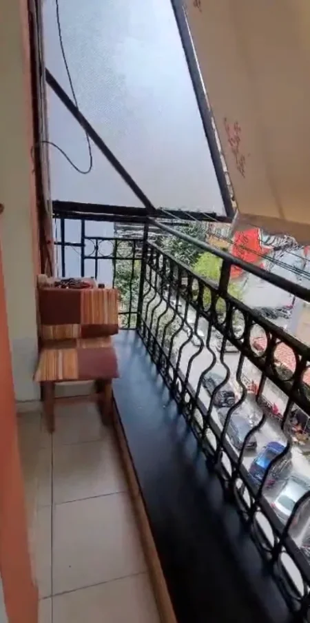 Tirane, jepet me qera apartament 1+1 Kati 5, 70 m² 550 € (Komuna e Parisit ,rruga Medar Shtylla)