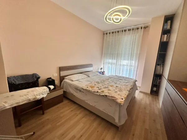 Tirane, jepet me qera apartament 1+1 Kati 2, 600 € (Don Bosko)