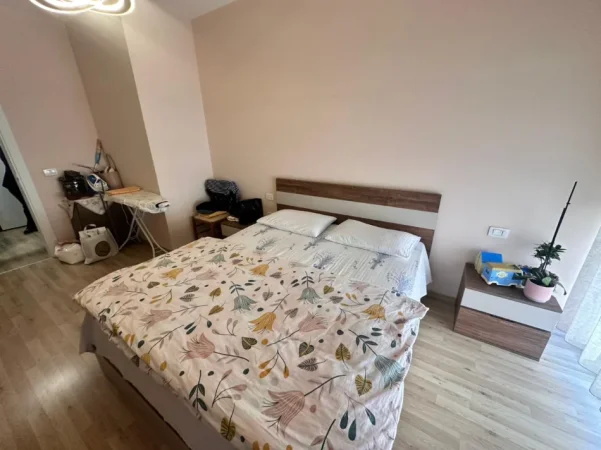Tirane, jepet me qera apartament 1+1 Kati 2, 600 € (Don Bosko)