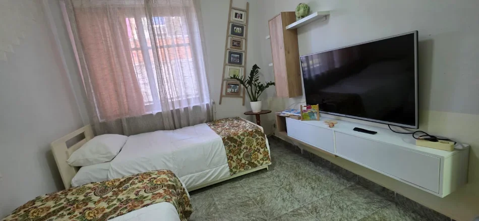 Tirane, jepet me qera apartament 2+1 Kati 1, 120 m² 650 € (Stadiumi Dinamo)