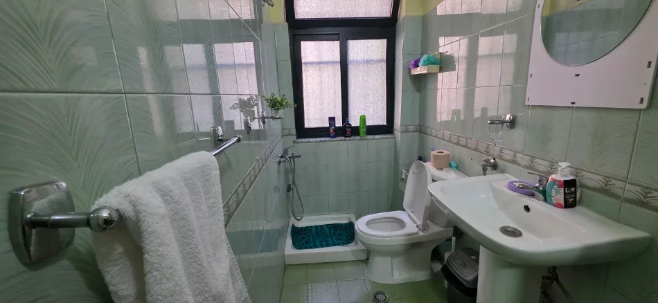Tirane, jepet me qera apartament 2+1 Kati 1, 120 m² 650 € (Stadiumi Dinamo)
