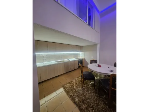 Shqiperi, jepet me qera apartament 2+1 Kati 1, 145 m² 500 € (yzberisht)