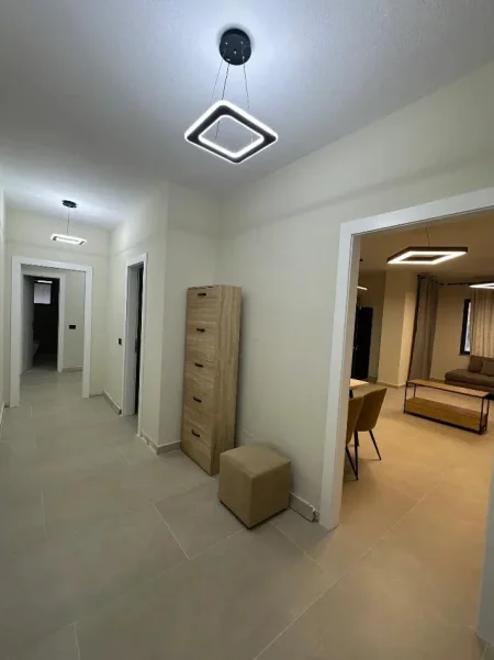 Tirane, jepet me qera apartament 2+1 Kati 2, 100 m² 750 € (KOMUNA E PARISIT)