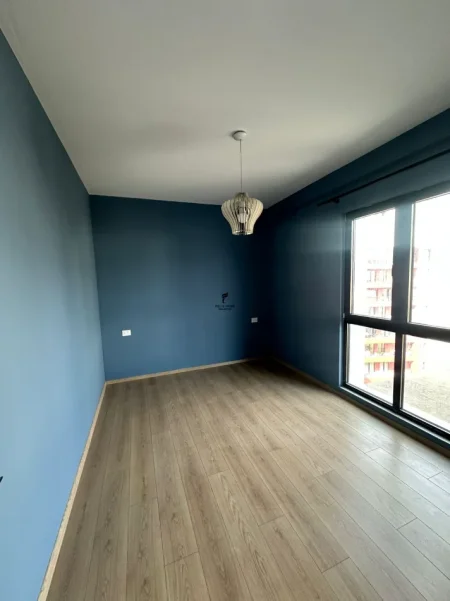 Tirane, jepet me qera zyre Kati 7, 70 m² 480 € (RRUGA E DIBRES)