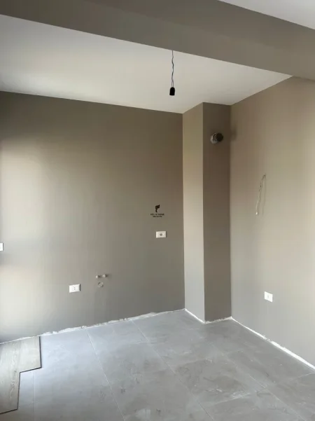 Tirane, jepet me qera zyre Kati 7, 70 m² 480 € (RRUGA E DIBRES)