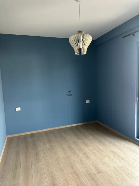 Tirane, jepet me qera zyre Kati 7, 70 m² 480 € (RRUGA E DIBRES)