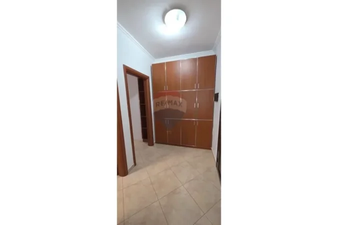 Tirane, jepet me qera apartament 1+1 Kati 5, 65 m² 500 € 