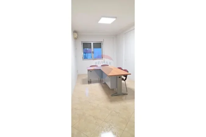 Tirane, jepet me qera apartament 1+1 Kati 5, 65 m² 500 € 