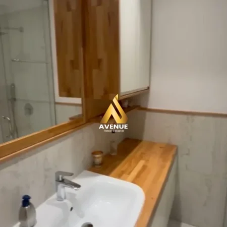 Tirane, jepet me qera apartament 3+1 Kati 6, 155 m² 1.500 € (Prokop Mima)