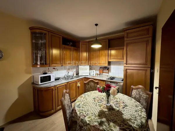 Tirane, jepet me qera apartament 2+1+Ballkon Kati 3, 100 m² 1.000 € (sami frasheri)