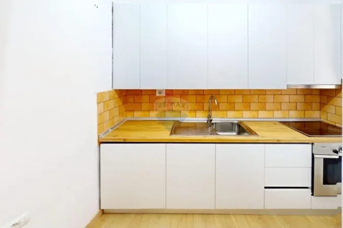 Tirane, jepet me qera 1+1 , 60 m² 600 € (Myslym Shyri)