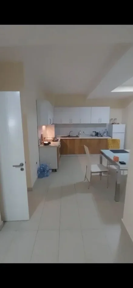 Tirane, jepet me qera apartament 2+1 Kati 2, 550 m² 550 € (MATERNITETI I RI)