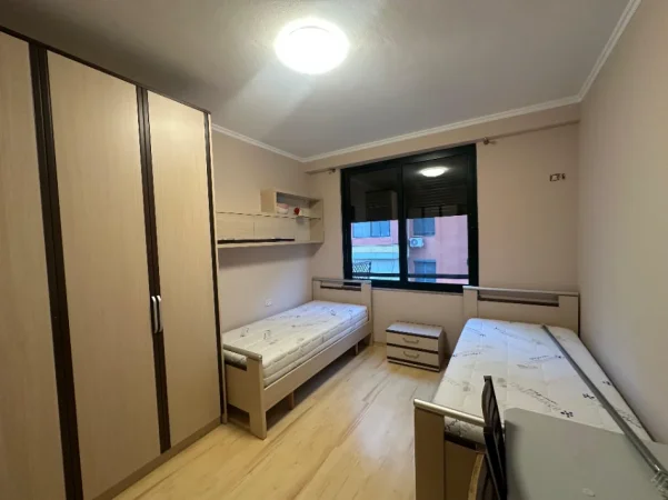 Tirane, jepet me qera apartament 2+1 Kati 3, 120 m² 900 € (21 Dhjetori)