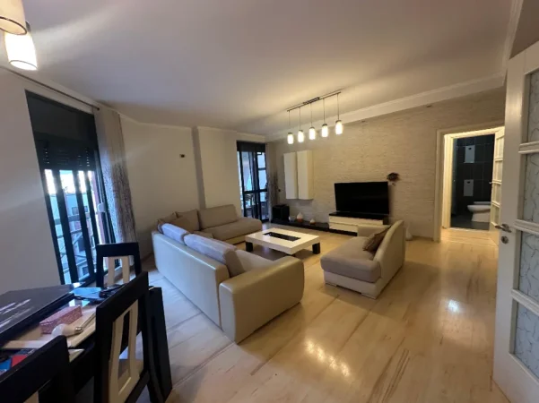 Tirane, jepet me qera apartament 2+1 Kati 3, 120 m² 900 € (21 Dhjetori)