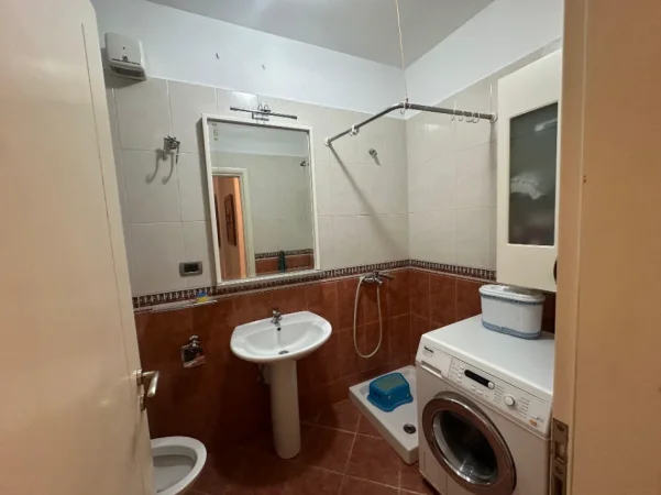 Tirane, jepet me qera apartament 2+1 Kati 3, 120 m² 900 € (21 Dhjetori)