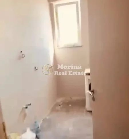 Tirane, jepet me qera apartament 3+1 Kati 4, 135 m² 472.500 € (Vasil Shanto)