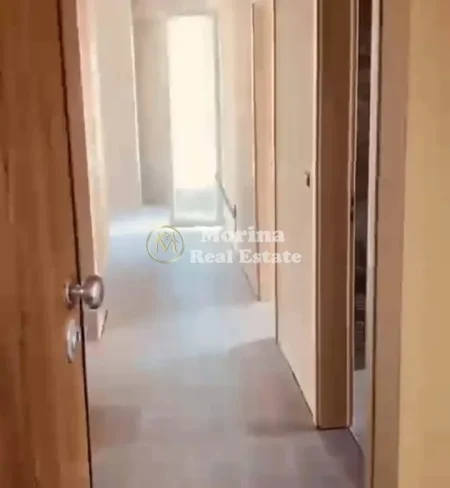 Tirane, jepet me qera apartament 3+1 Kati 4, 135 m² 472.500 € (Vasil Shanto)