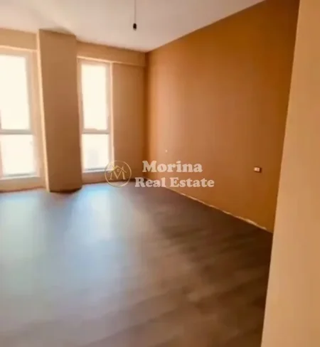 Tirane, jepet me qera apartament 3+1 Kati 4, 135 m² 472.500 € (Vasil Shanto)