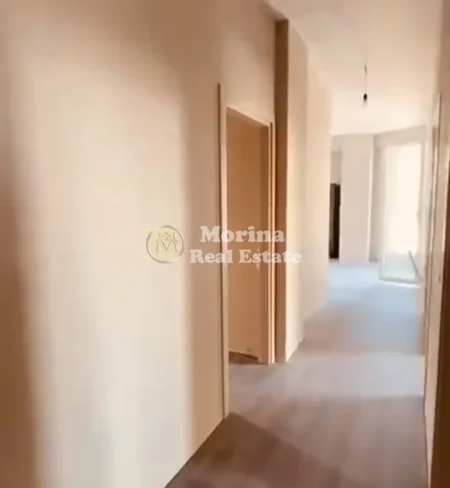 Tirane, jepet me qera apartament 3+1 Kati 4, 135 m² 472.500 € (Vasil Shanto)