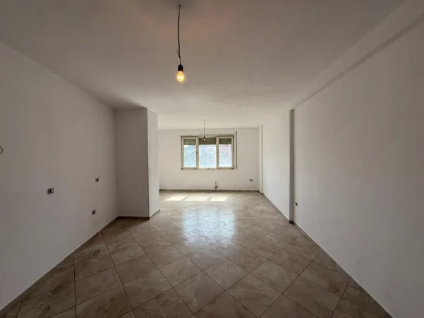 Tirane, jepet me qera ambjent biznesi Kati 0, 126 m² 1.500 € (9 katshet , rruga e barrikadave)