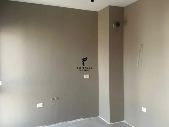 Tirane, jepet me qera zyre Kati 7, 70 m² 480 € (RRUGA E DIBRES)