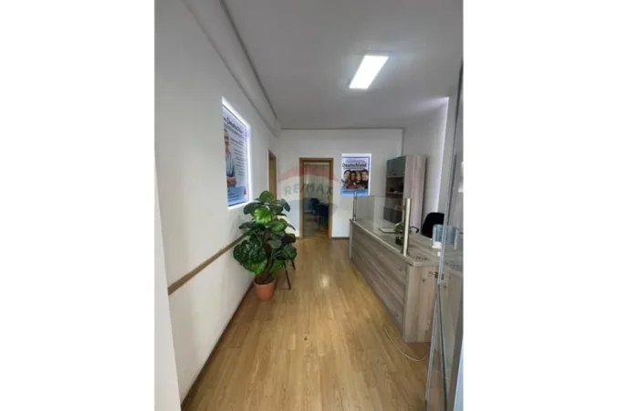 Tirane, jepet me qera zyre , 70 m² 500 € (Ambasada Amerikane)