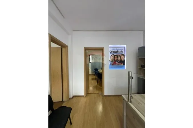Tirane, jepet me qera zyre , 70 m² 500 € (Ambasada Amerikane)