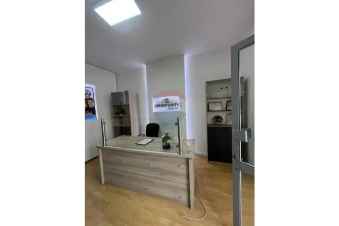 Tirane, jepet me qera zyre , 70 m² 500 € (Ambasada Amerikane)