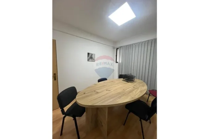 Tirane, jepet me qera zyre , 70 m² 500 € (Ambasada Amerikane)