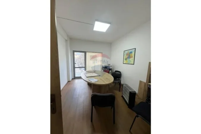 Tirane, jepet me qera zyre , 70 m² 500 € (Ambasada Amerikane)