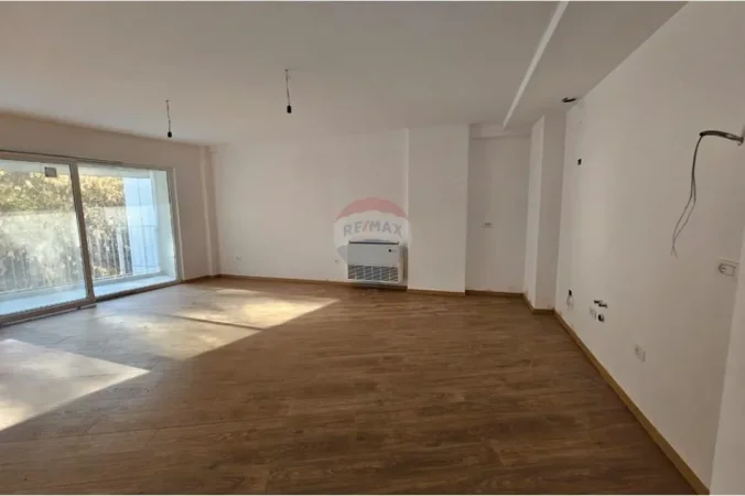 Tirane, jepet me qera zyre , 128 m² 1.600 € 