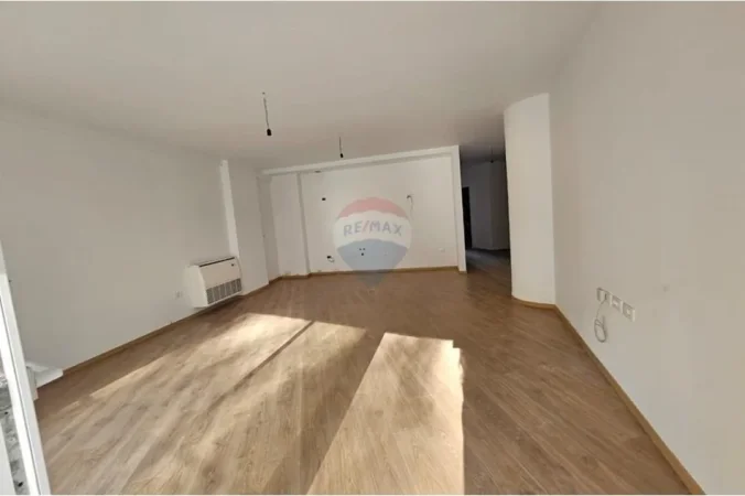 Tirane, jepet me qera zyre , 128 m² 1.600 € 