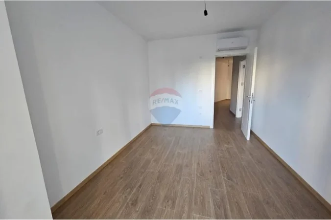 Tirane, jepet me qera zyre , 128 m² 1.600 € 
