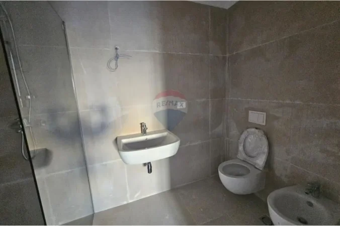 Tirane, jepet me qera zyre , 128 m² 1.600 € 
