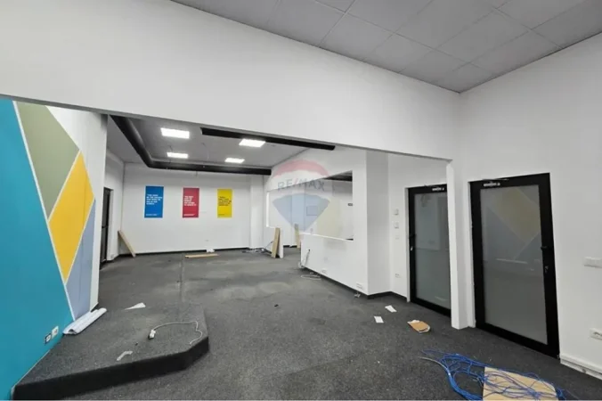 Tirane, jepet me qera zyre , 240 m² 3.000 € (Farmacia 10)