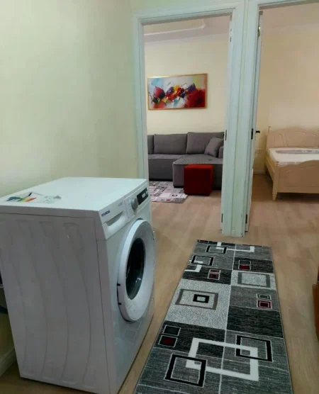 Tirane, jepet me qera apartament 1+1+Ballkon Kati 5, 60 m² 480 € (Ali Demi)