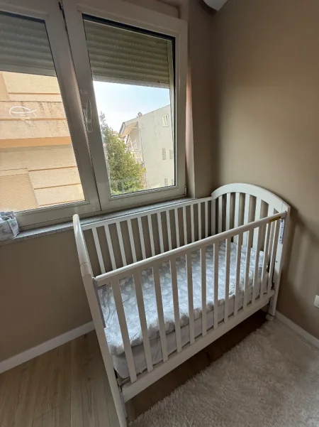 Tirane, shes Krevat bebe