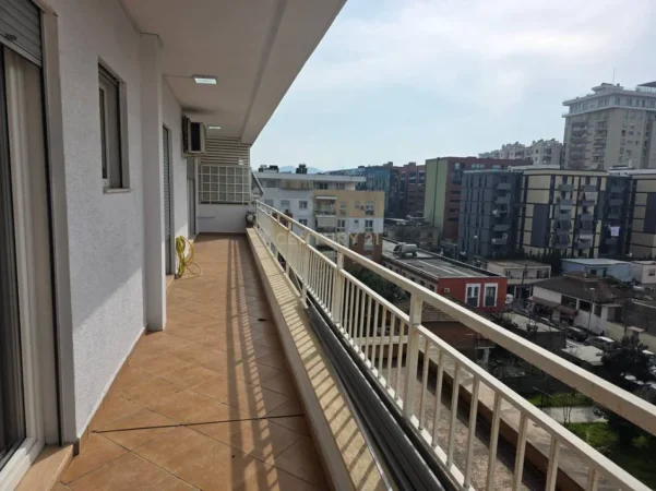 Tirane, jepet me qera apartament 2+1 Kati 5, 108 m² 650 € 