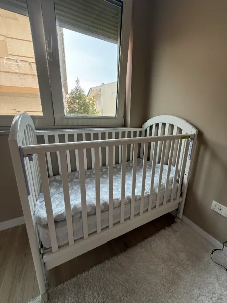 Tirane, shes Krevat bebe